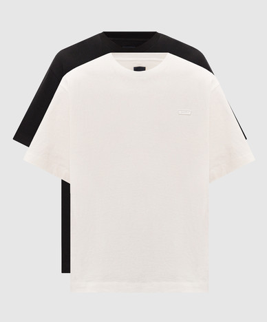 Set of T-shirts with logo patch