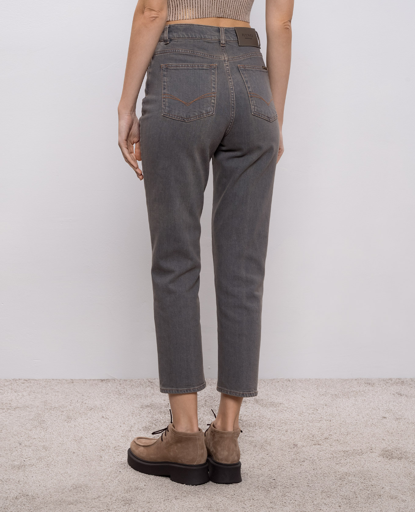 

Grey jeans with logo patch Peserico