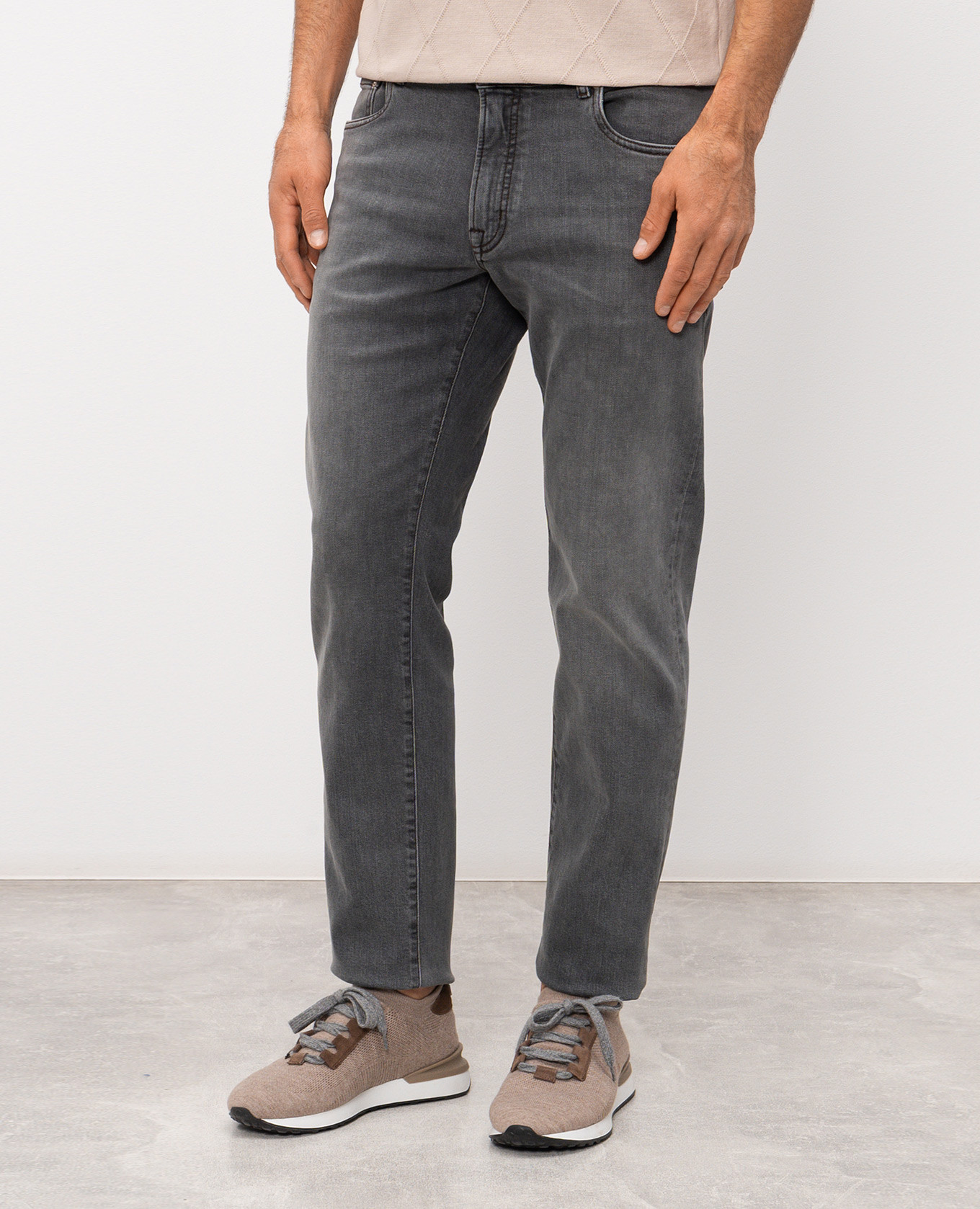 

Grey jeans with logo patch Peserico