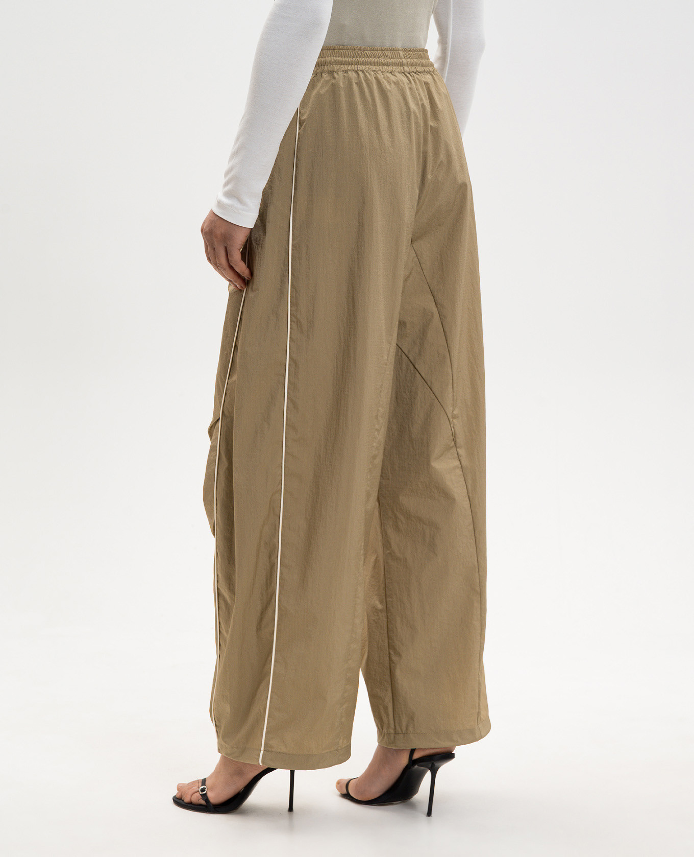 

Khaki joggers with logo Juun.j