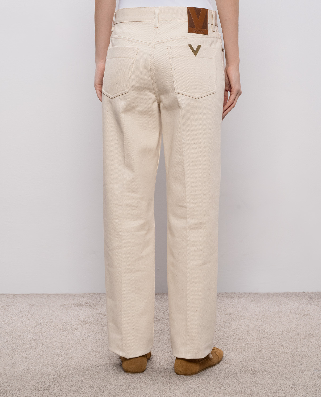 Beige jeans with logo patch Valentino 4