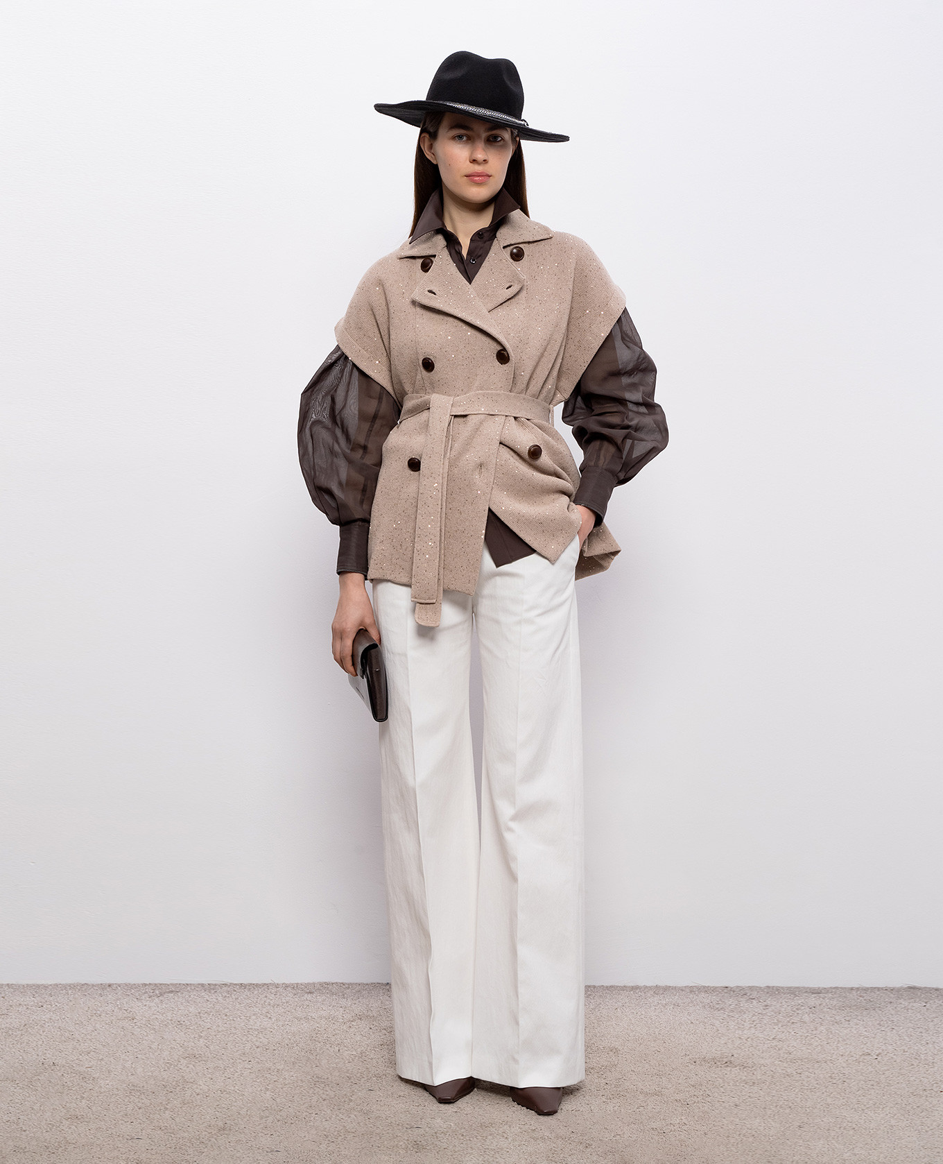 White pants with a monil chain Brunello Cucinelli 2