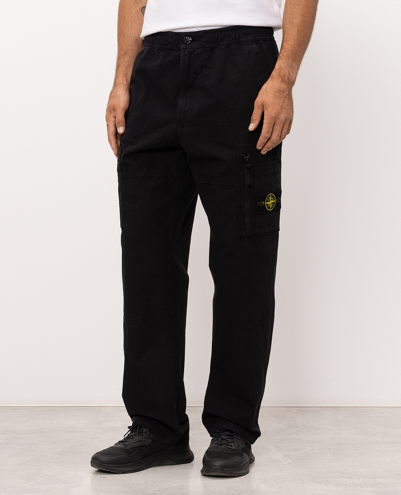 Black cargo pants with logo patch Stone Island 3