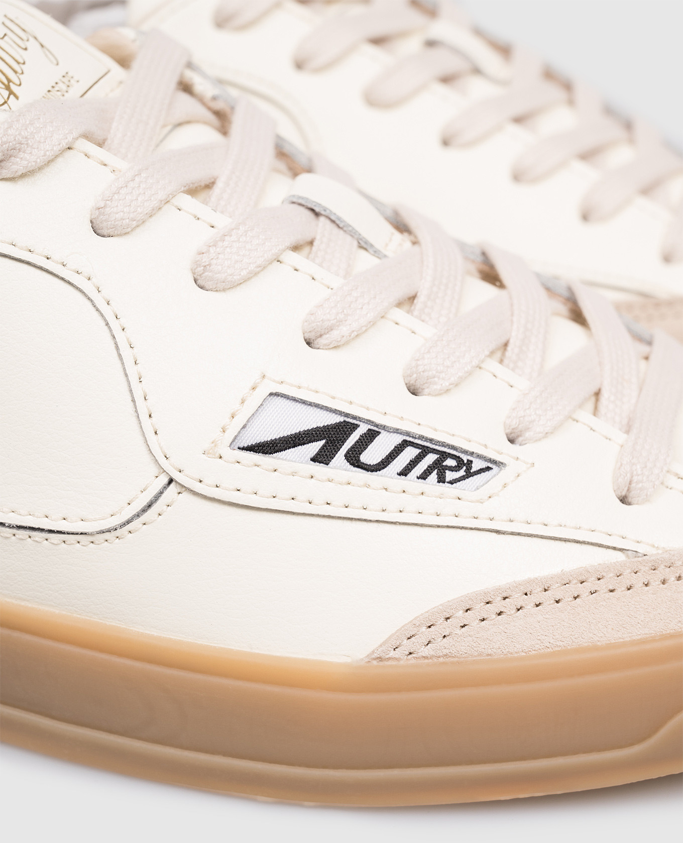 

Windscape Ivory Leather Sneakers AUTRY, Beige