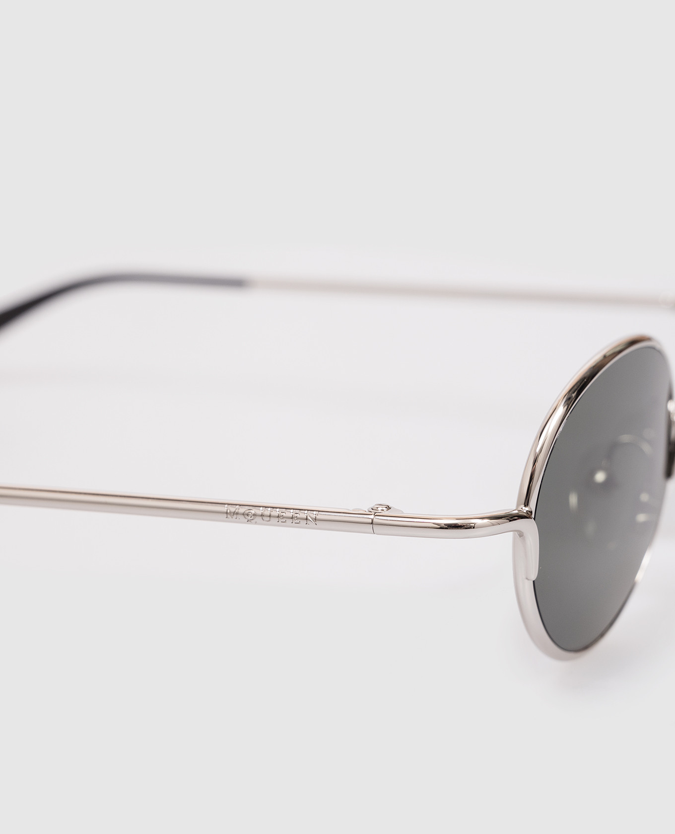 Silver sunglasses with logo engraving Alexander McQueen 4