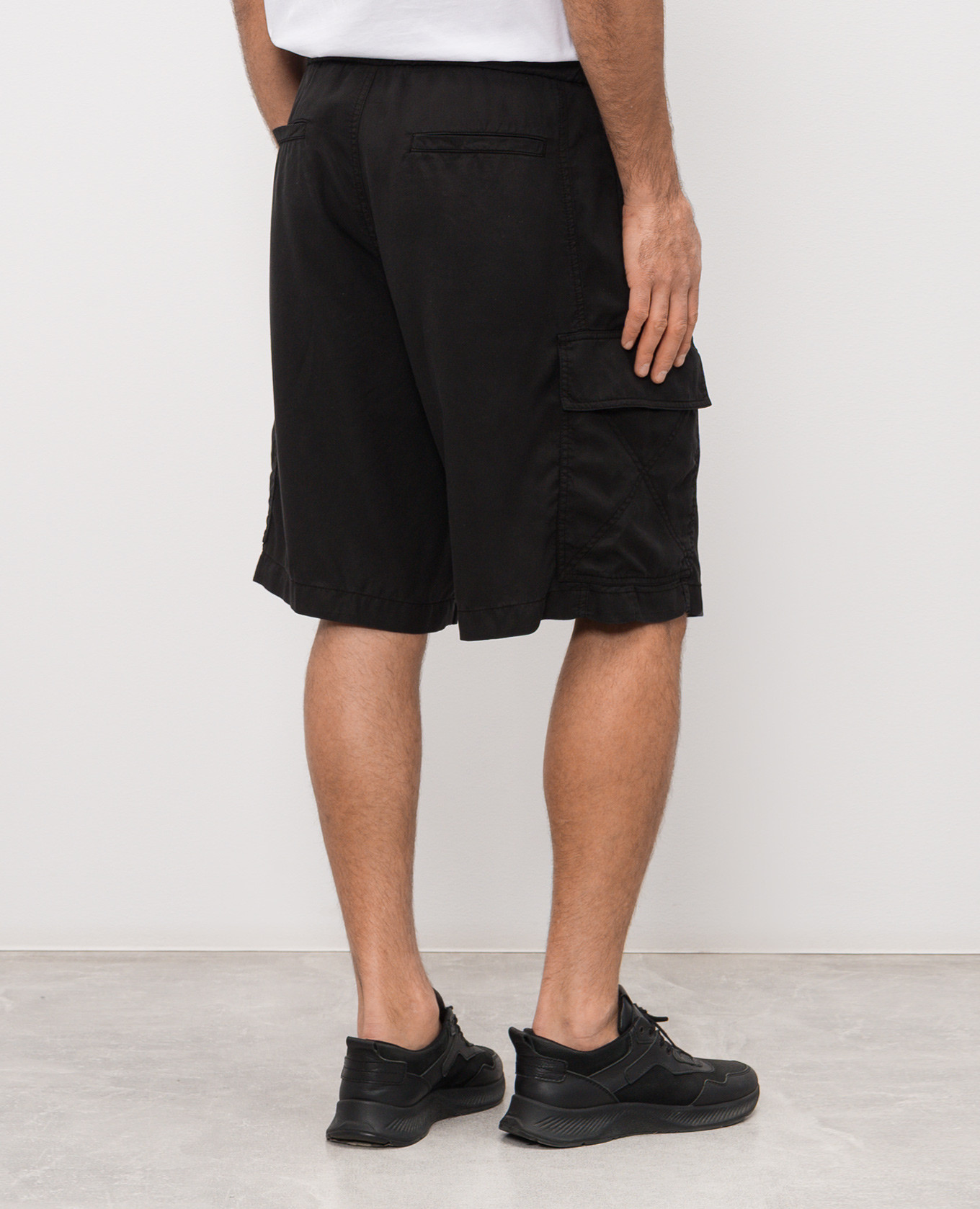 

Black cargo shorts Iceberg