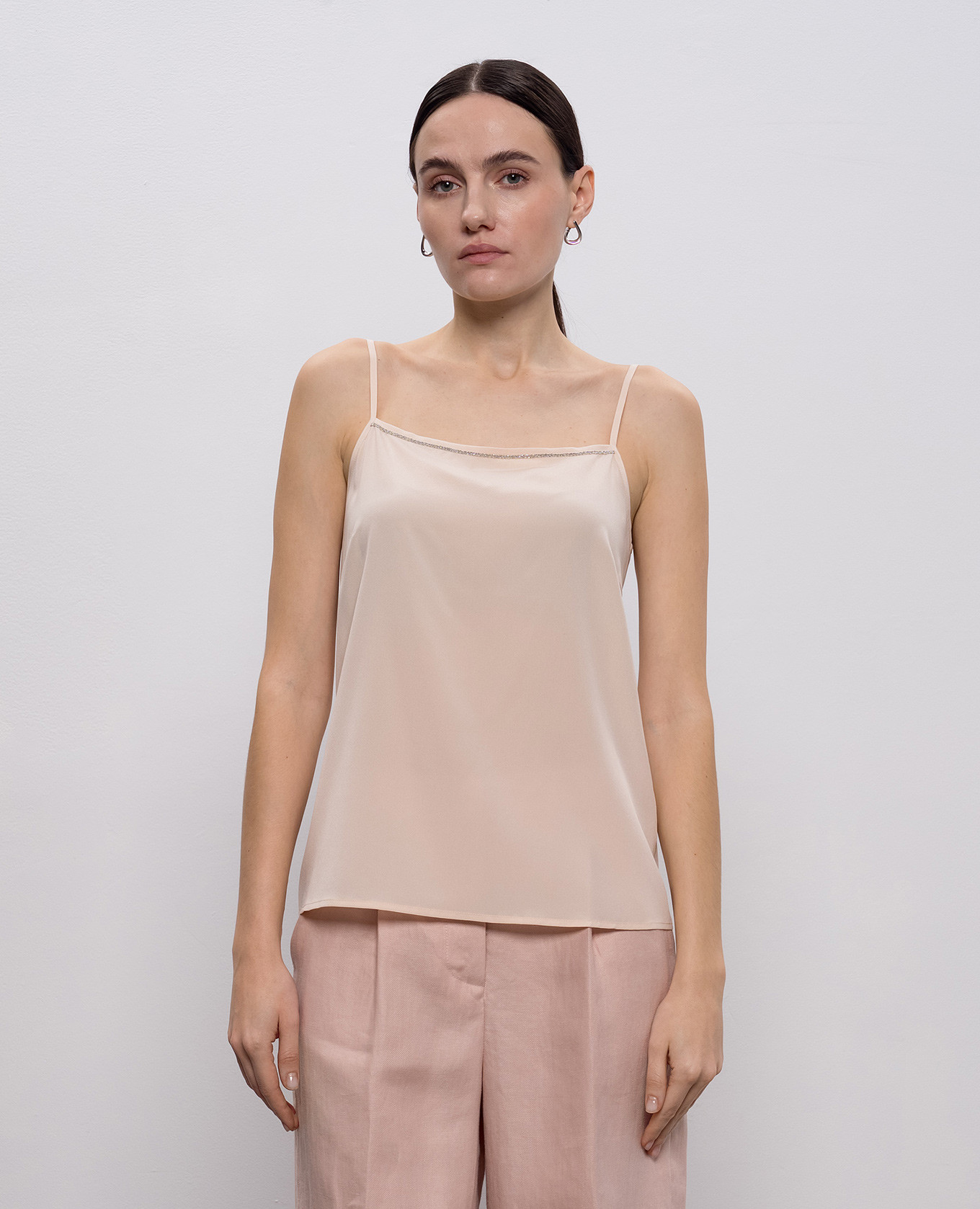 

Beige silk top with monil chain Peserico