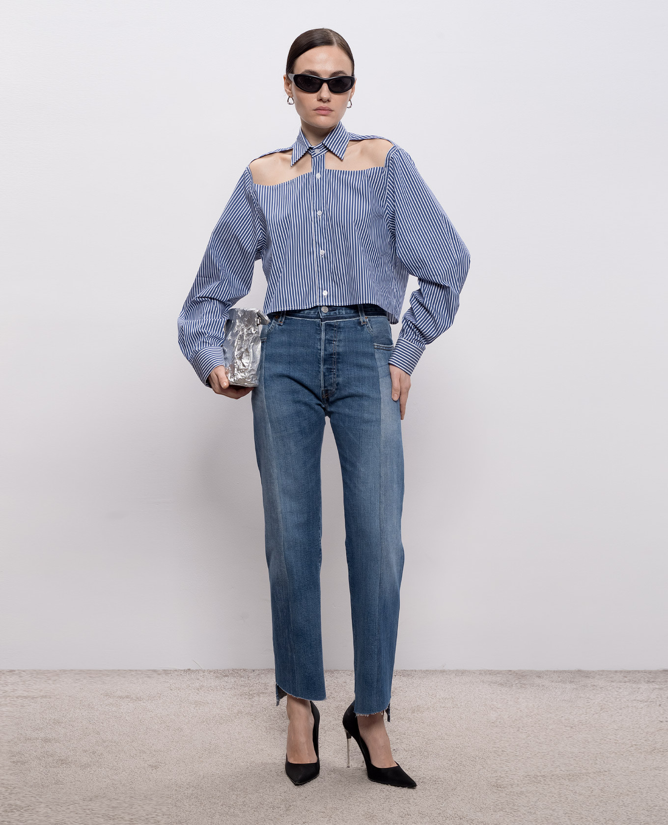 

Blue jeans with a worn effect Vetements