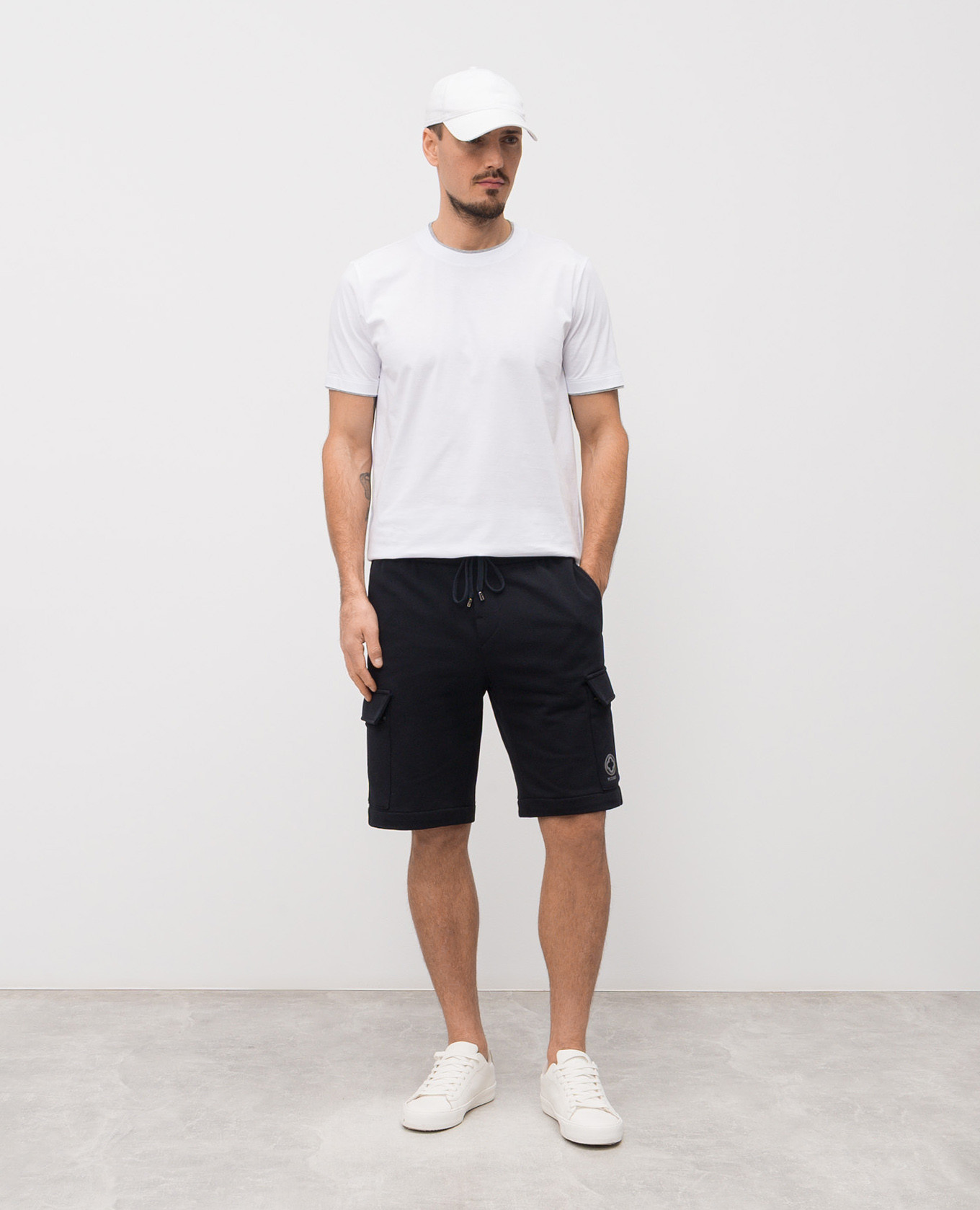 

Blue cargo shorts with emblem Peserico