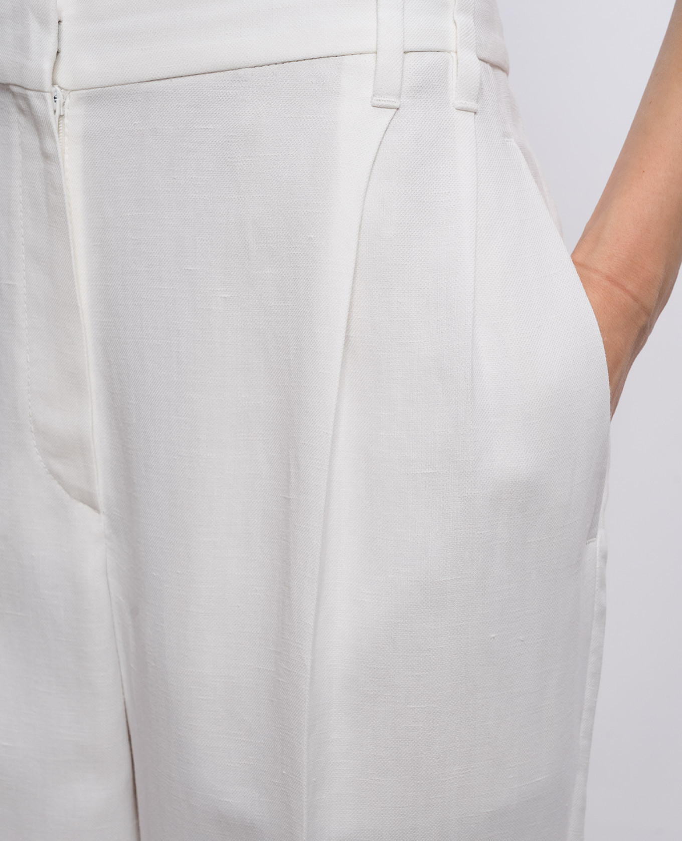 White linen pants with monil chain Brunello Cucinelli 5
