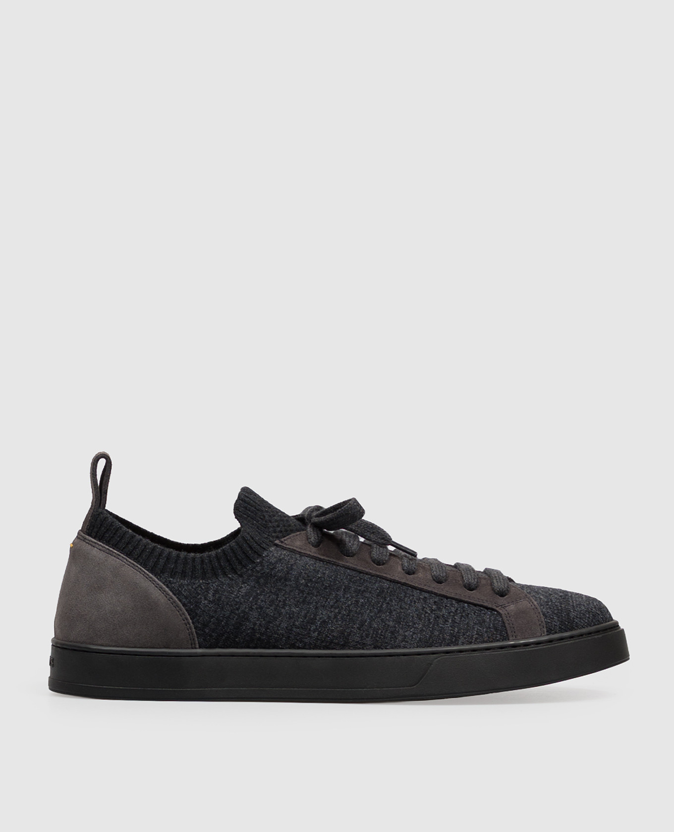 Grey sneakers with textured logo