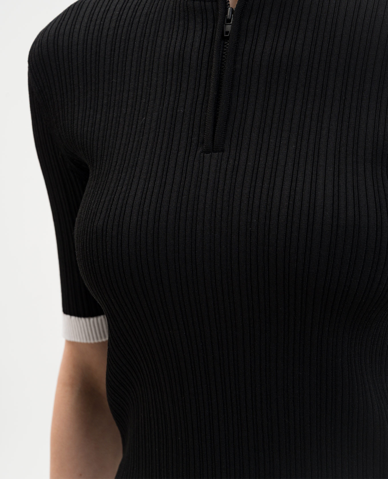 Black top with logo patch Juun.j 5