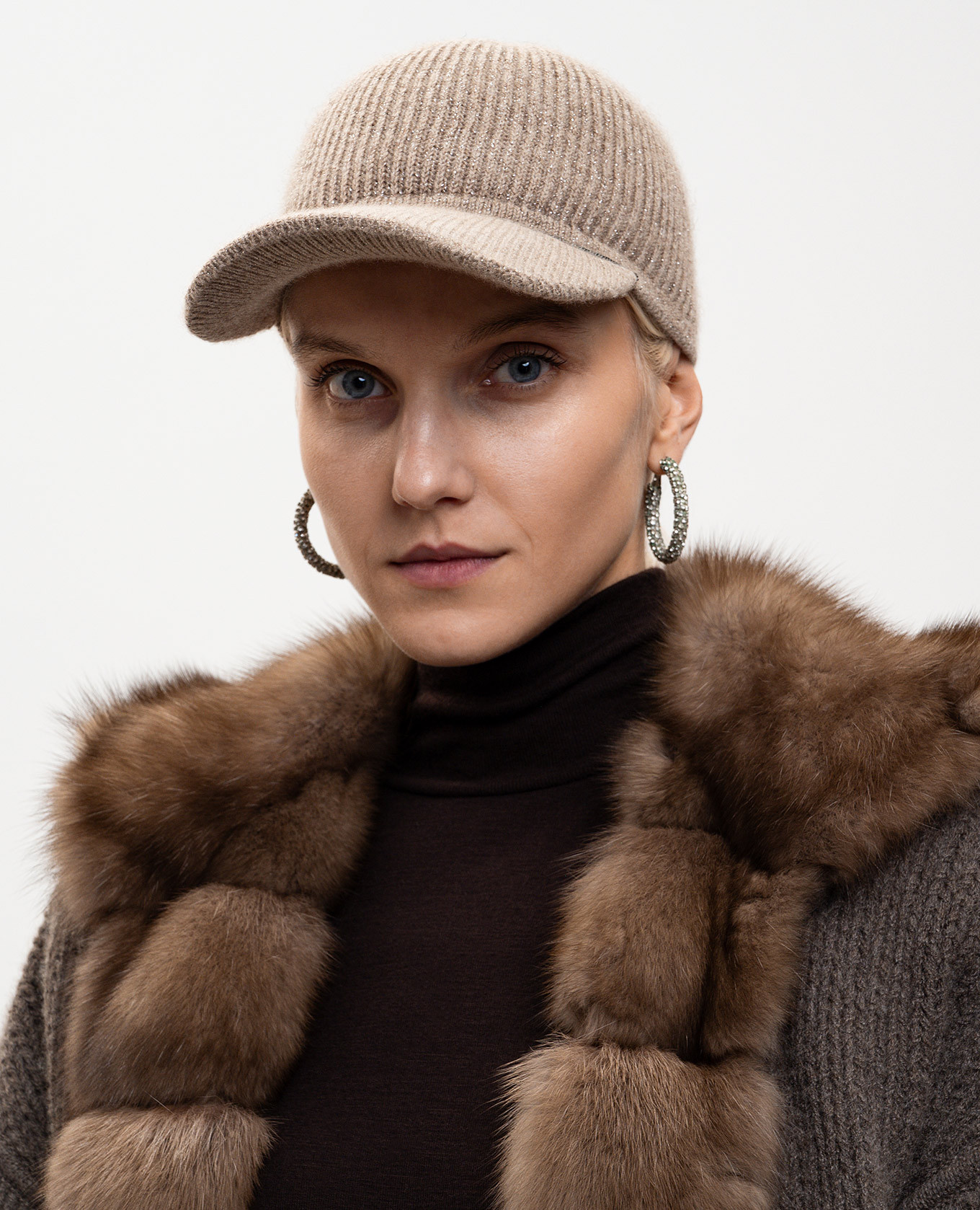 

Beige cashmere cap with monil chain Brunello Cucinelli