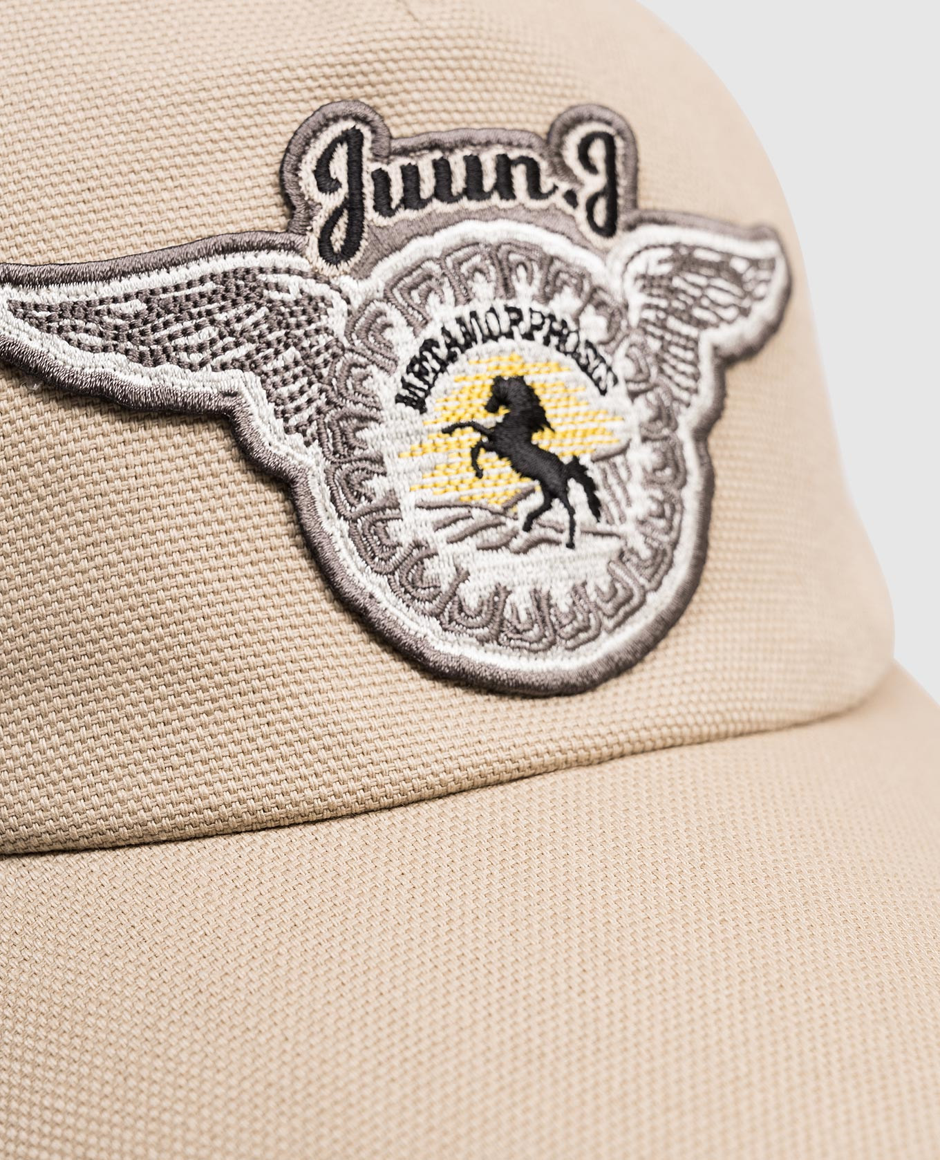 Beige Metamorphosis cap with applique Juun.j 4