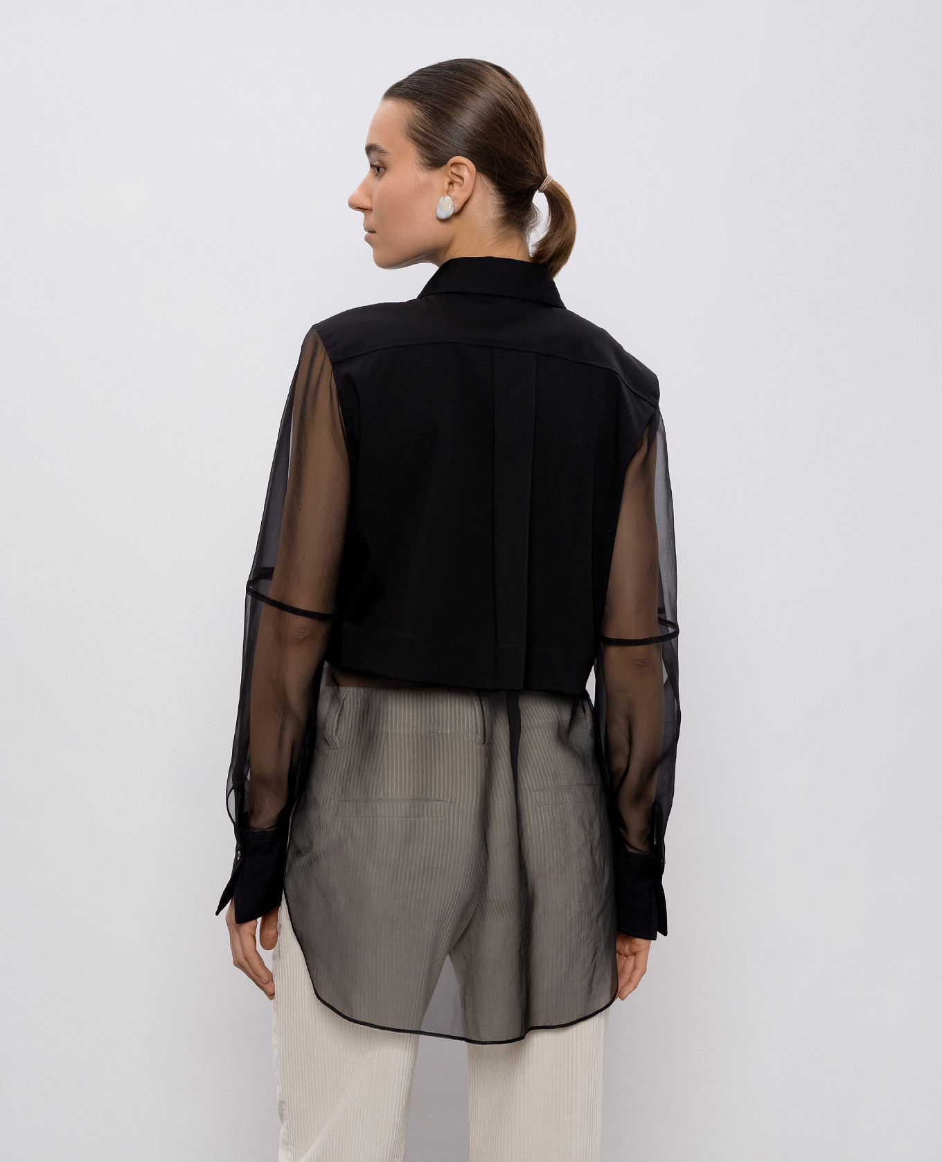 Black blouse with monil chain Brunello Cucinelli 4