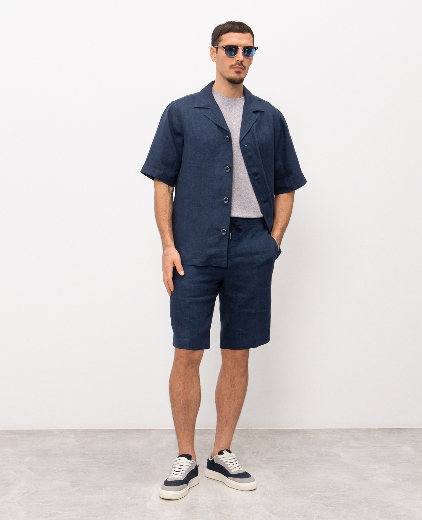Blue linen shorts CAPOBIANCO 2