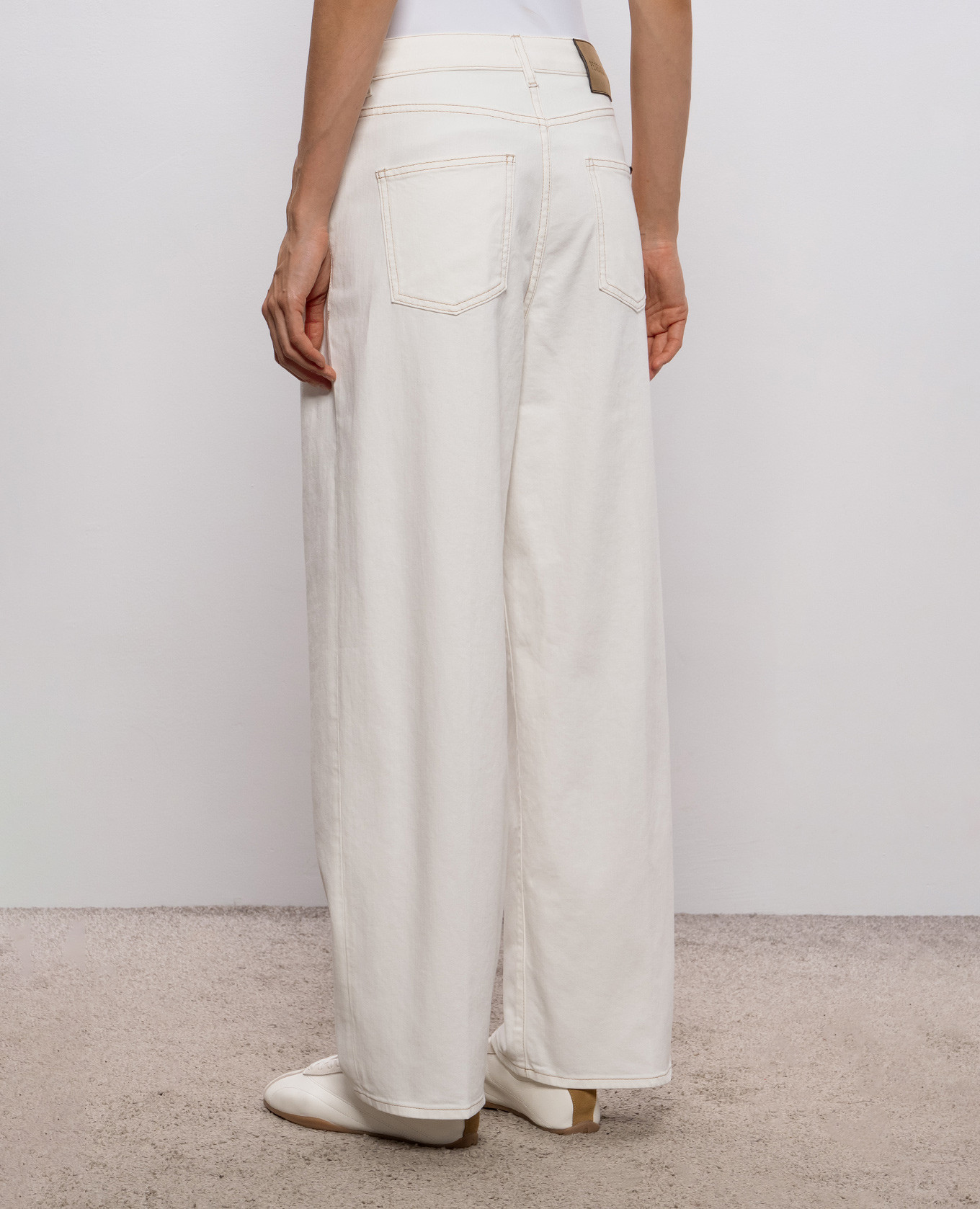 Ivory jeans with logo patch Peserico 4
