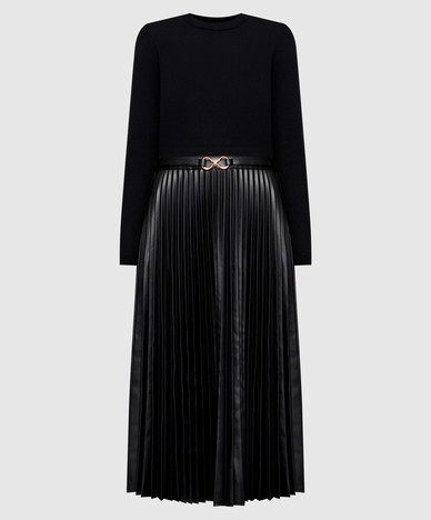 Robe noire plissée