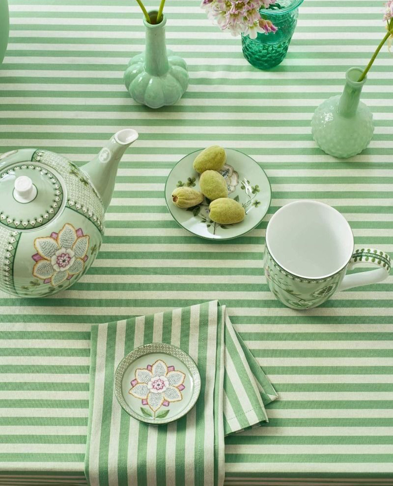 

Green Stripes tablecloth with logo Pip Studio