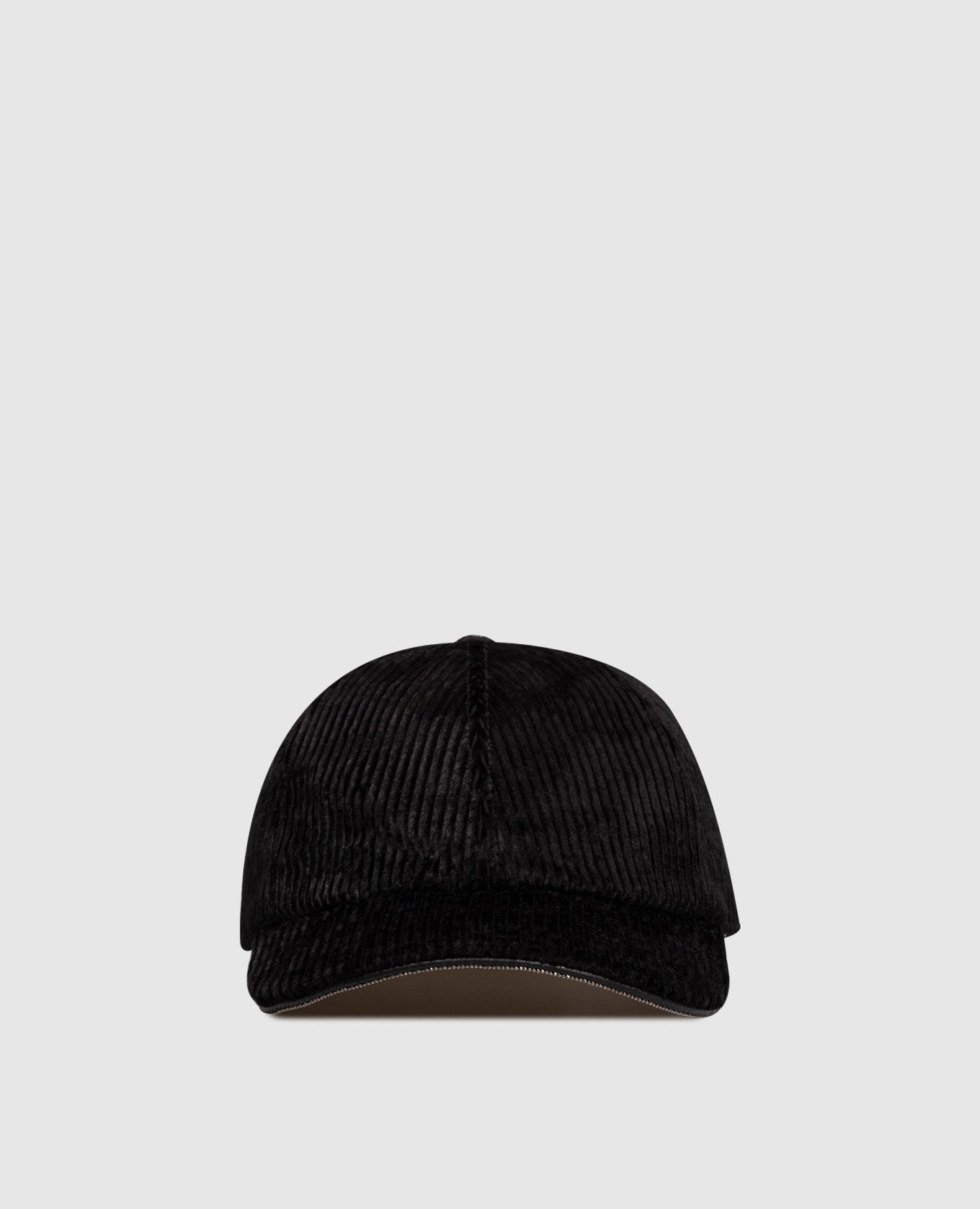 Black velvet cap with monil chain