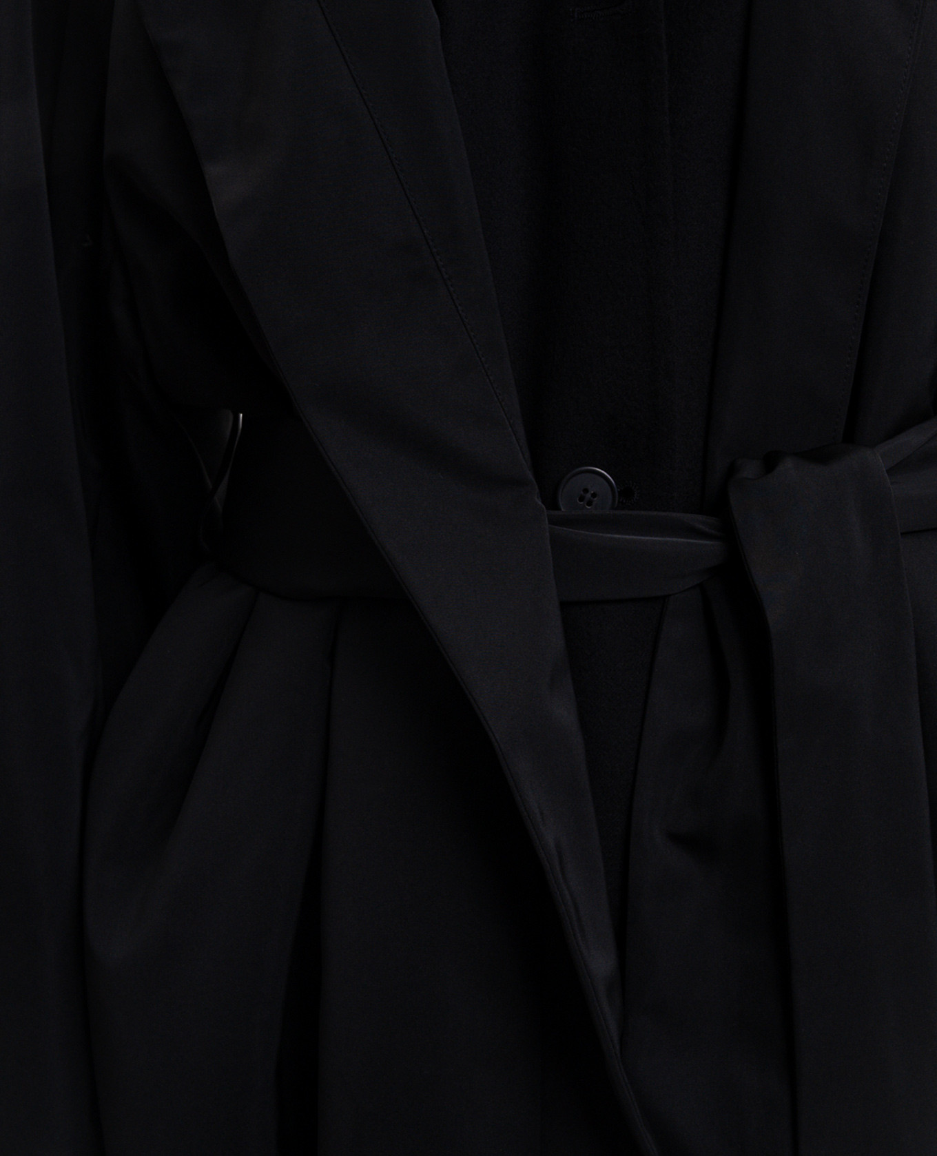 Black insulated raincoat with silk Carven 5