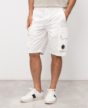 C.P. Company White cargo shorts with logo patch MBE245A110340O