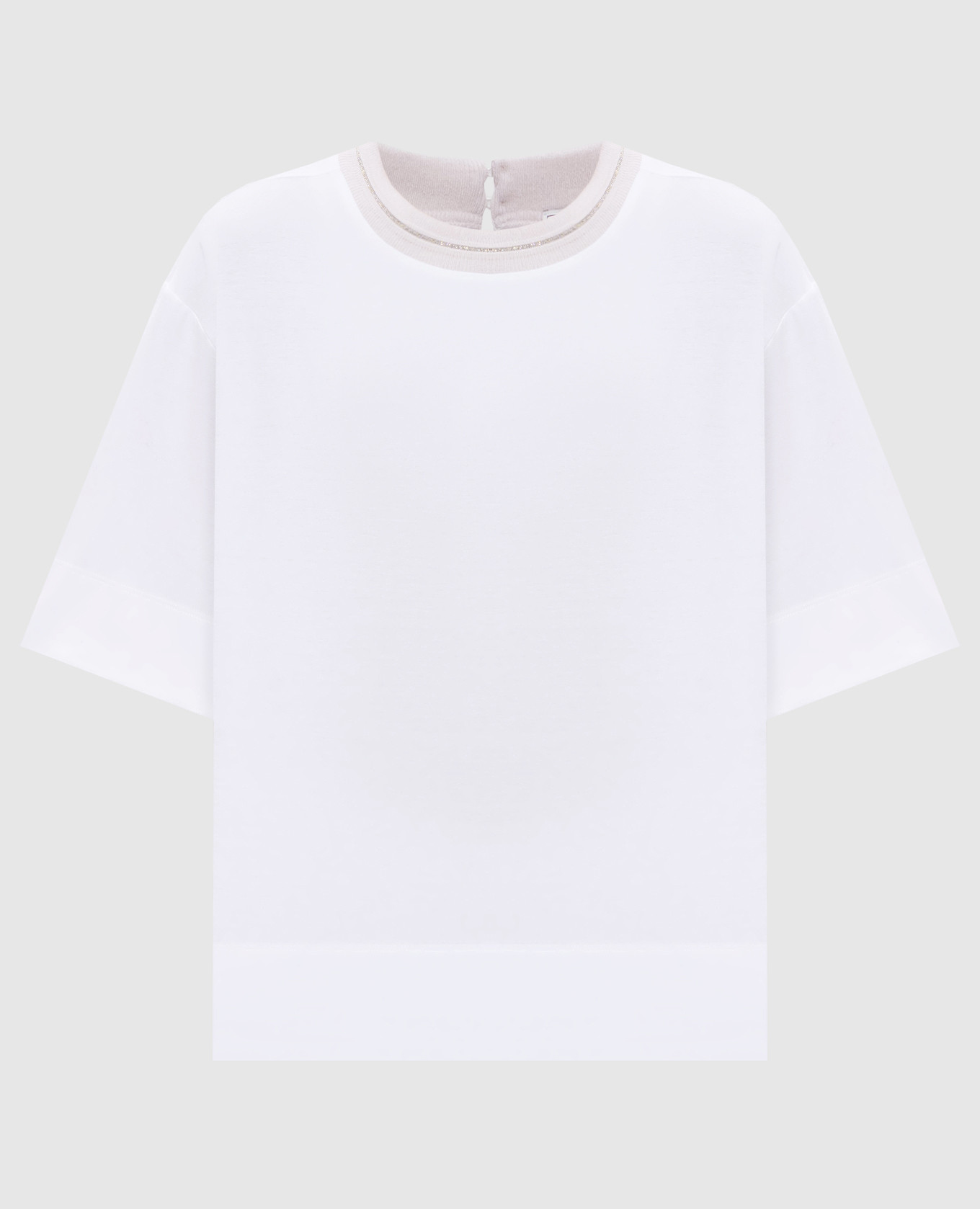 White T-shirt with a monil chain