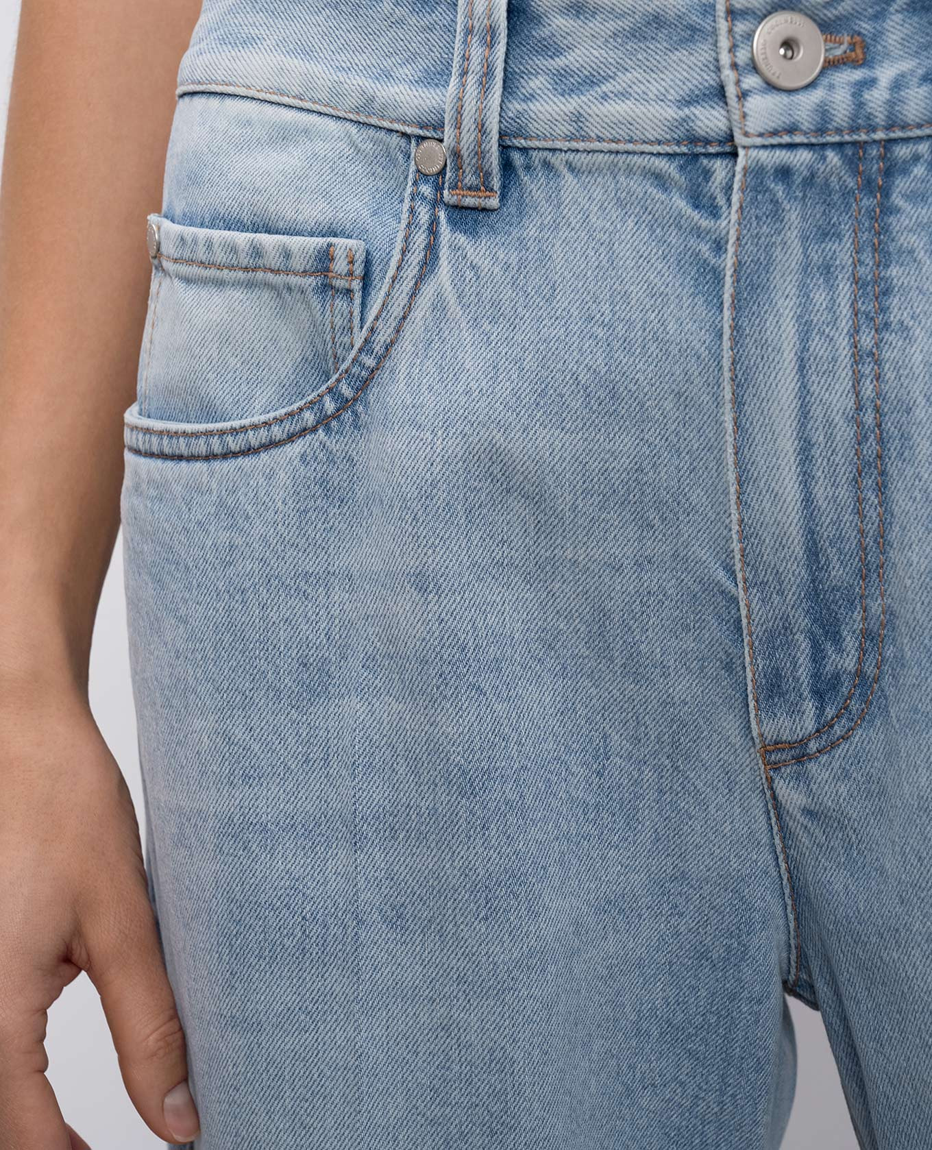 

Blue jeans with a monil chain Brunello Cucinelli, Light blue