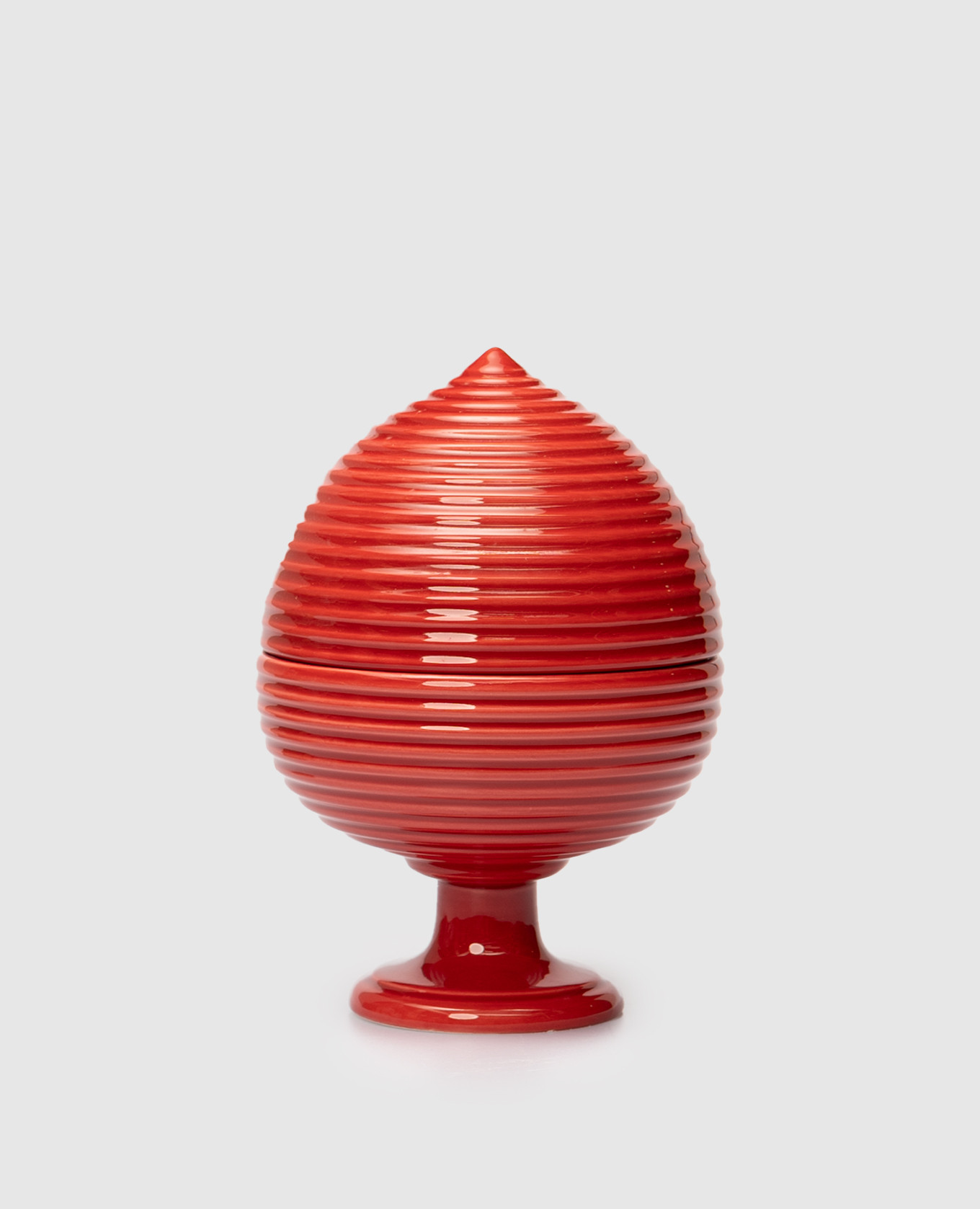 

Rosso Rubino scented candle in a ceramic candle holder with lid Palais Royal, Red