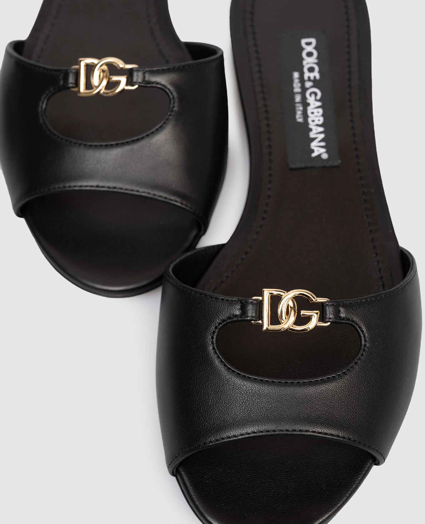 

Black leather flip-flops with DG logo Dolce&Gabbana