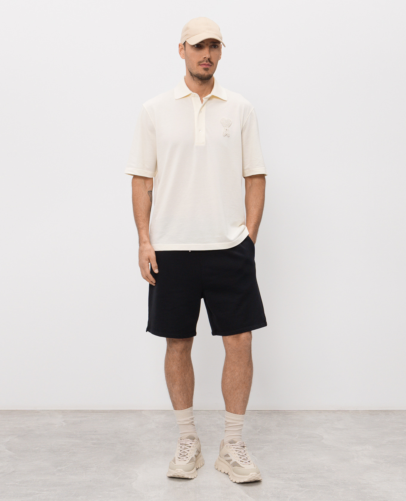 

Black shorts with Ami de Coeur emblem embroidery Ami Paris