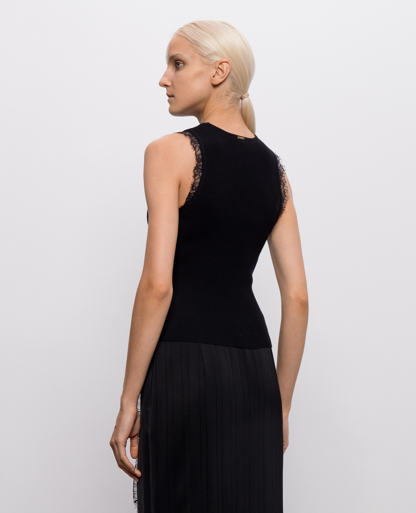 Black ribbed top with lace Twinset 4