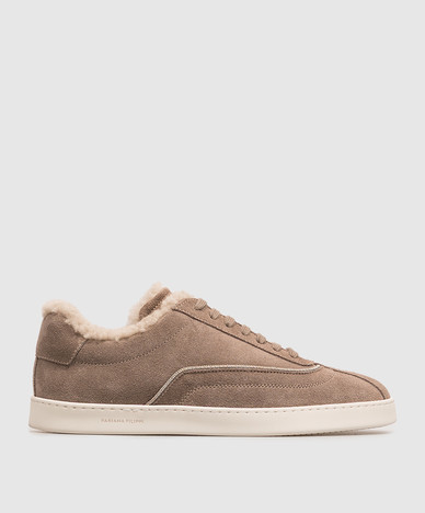 Braune Wildledersneaker mit Fell