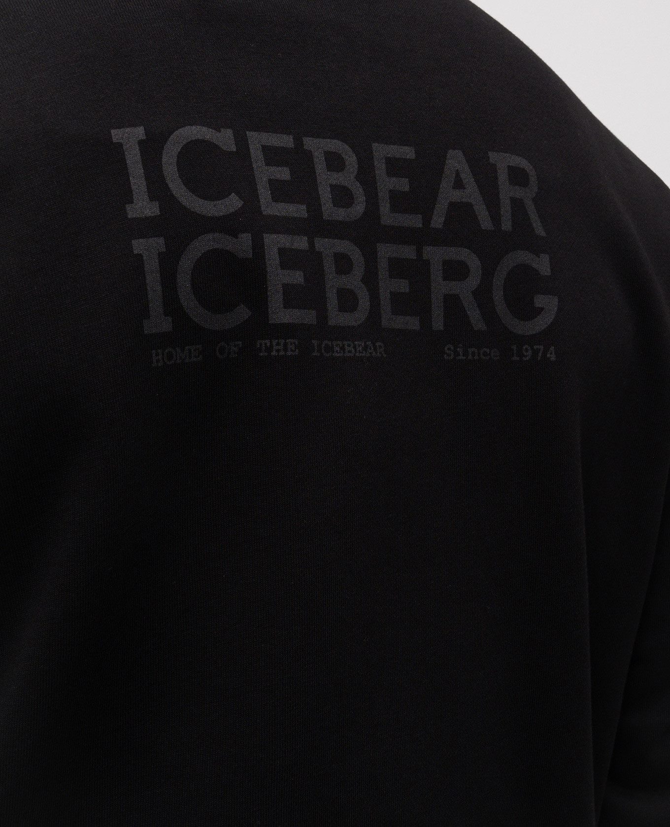 

Black sports jacket with logo Iceberg