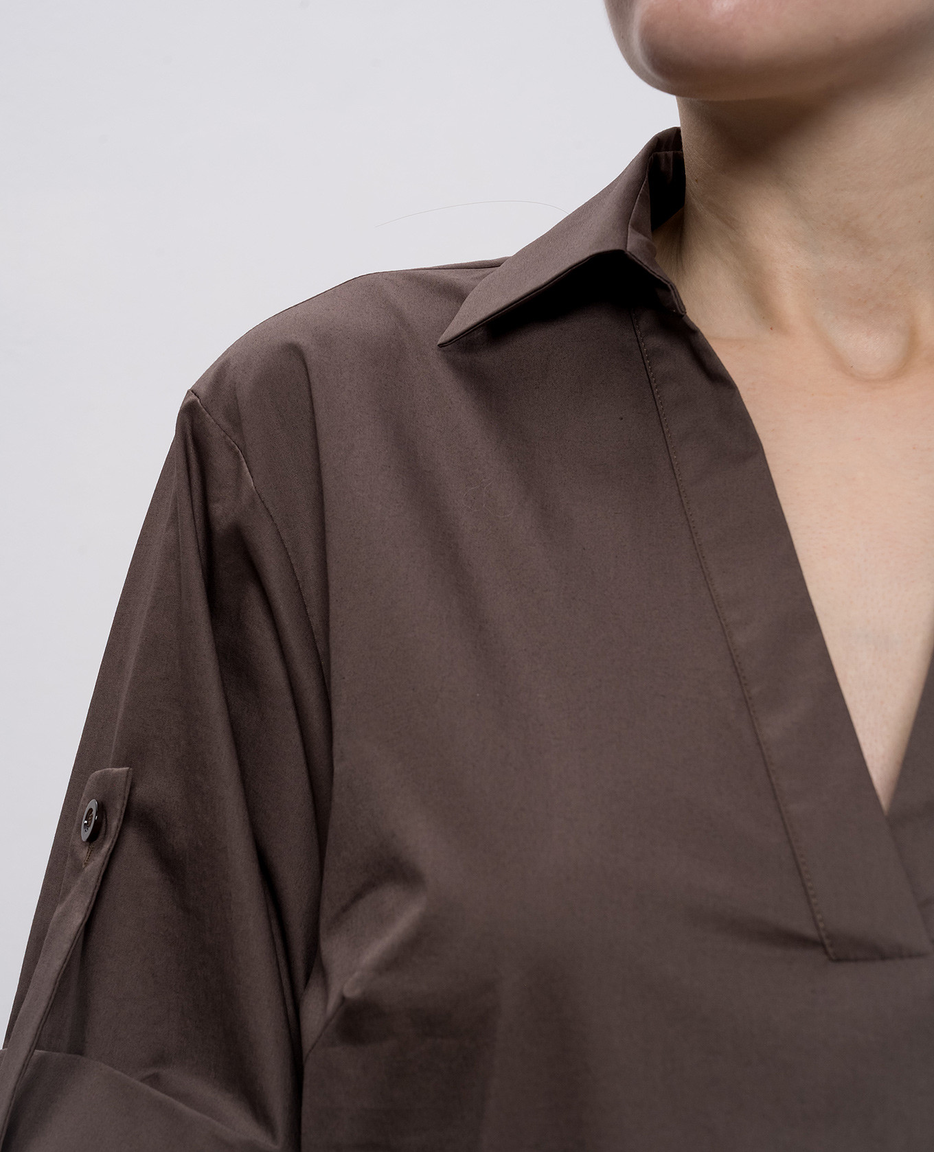 Brown dress with monil chain Peserico 5