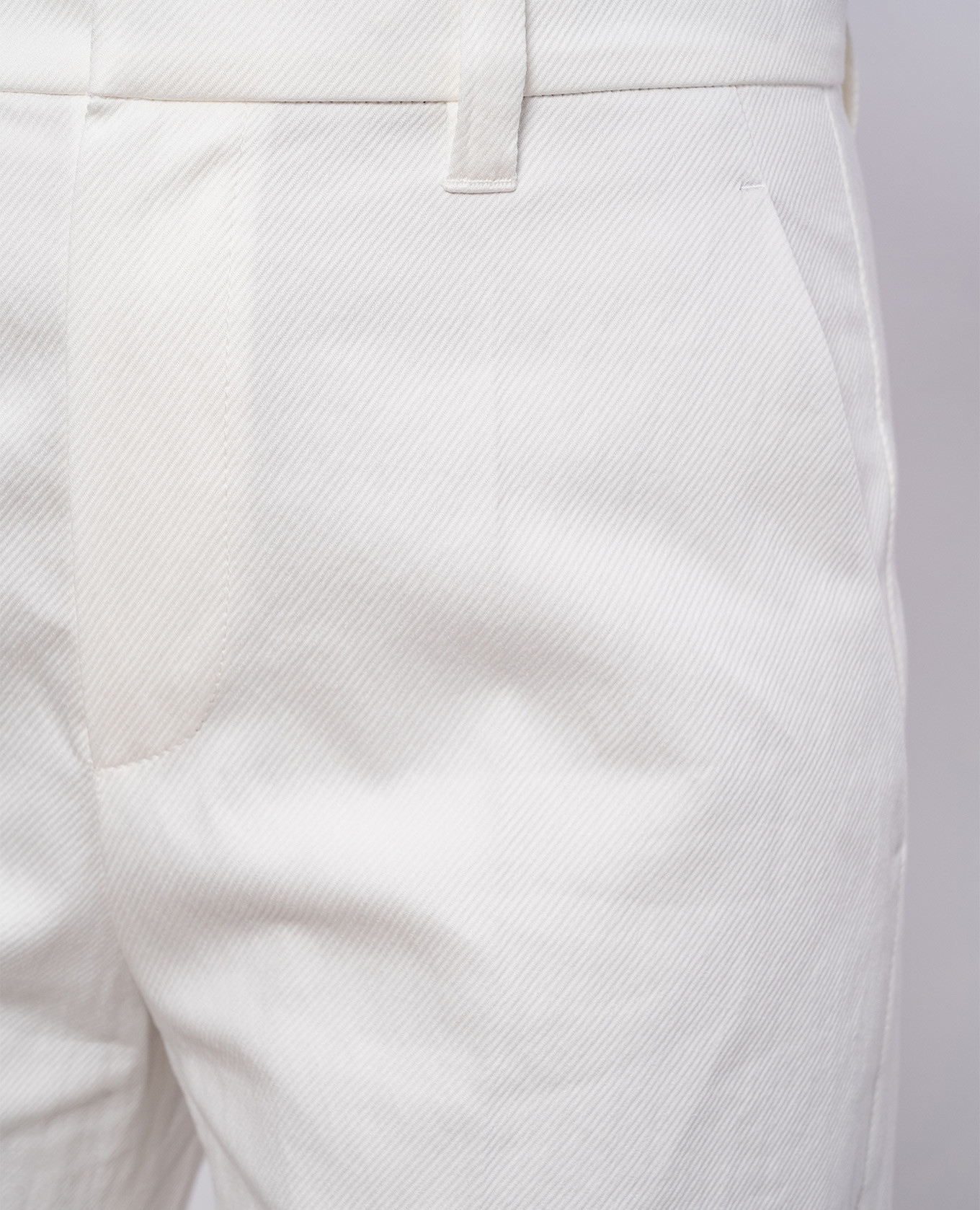 White pants with a monil chain Brunello Cucinelli 5