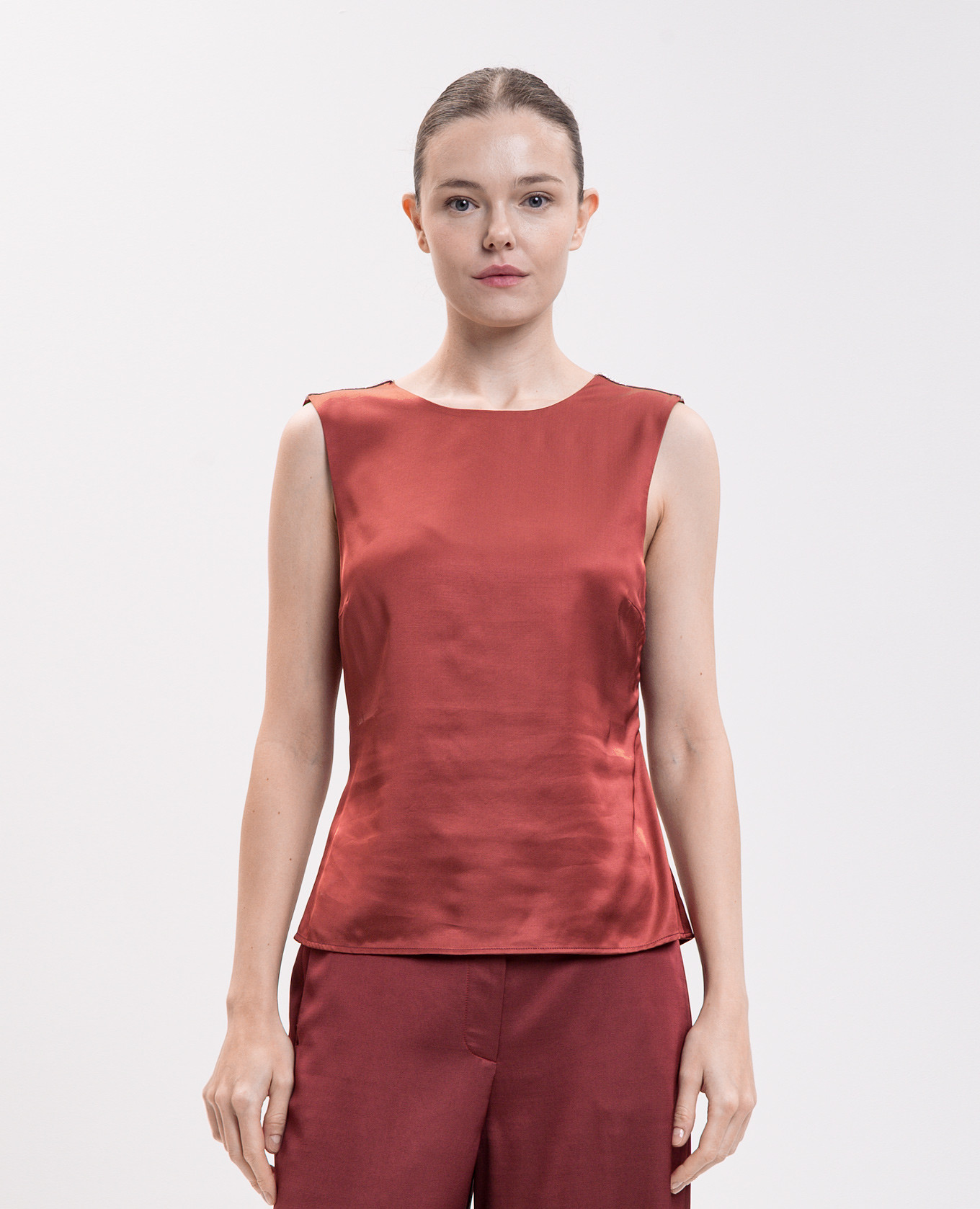 Red top with monil chain Peserico 3