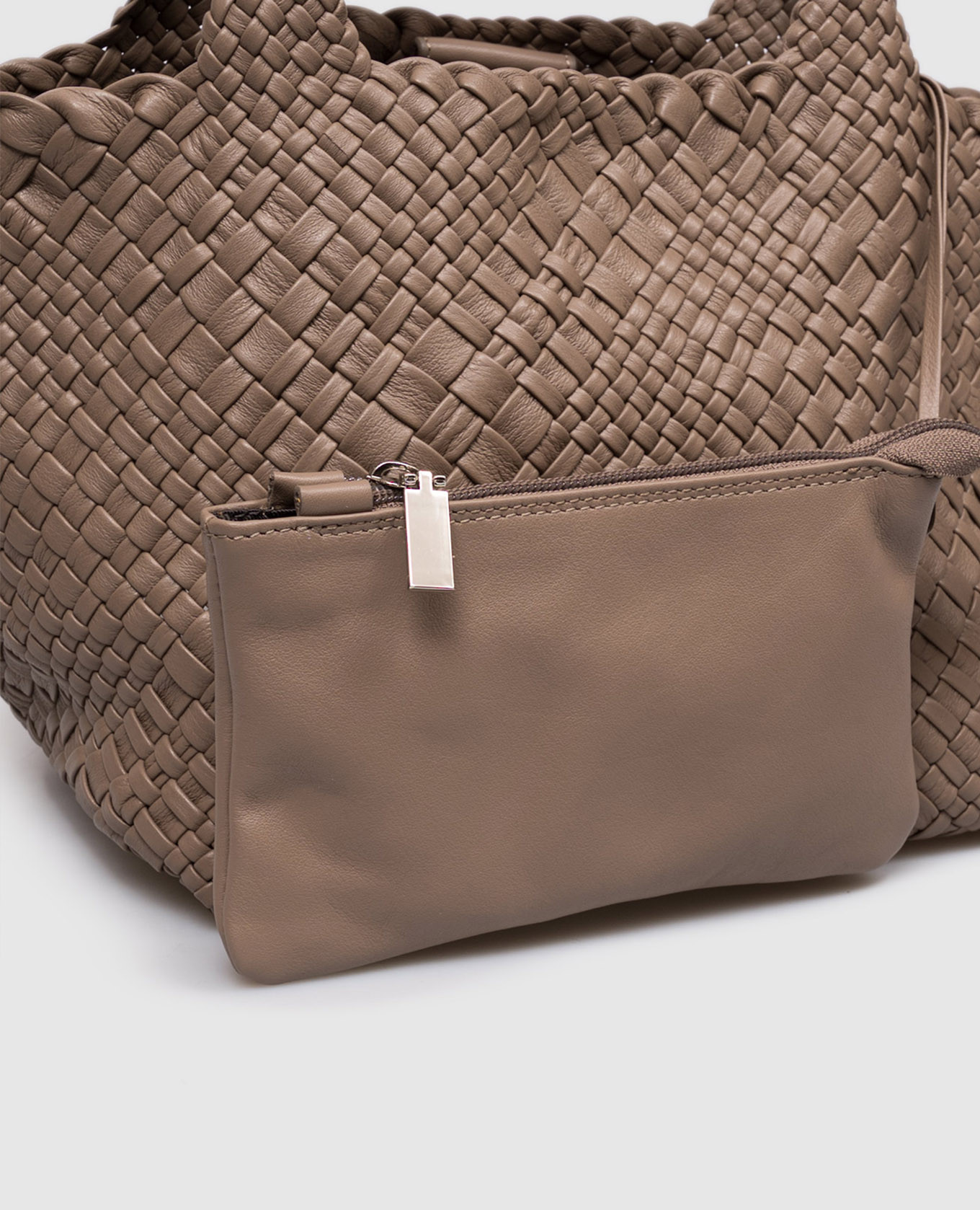 Brown leather tote bag with weaving Alma Tonutti 4