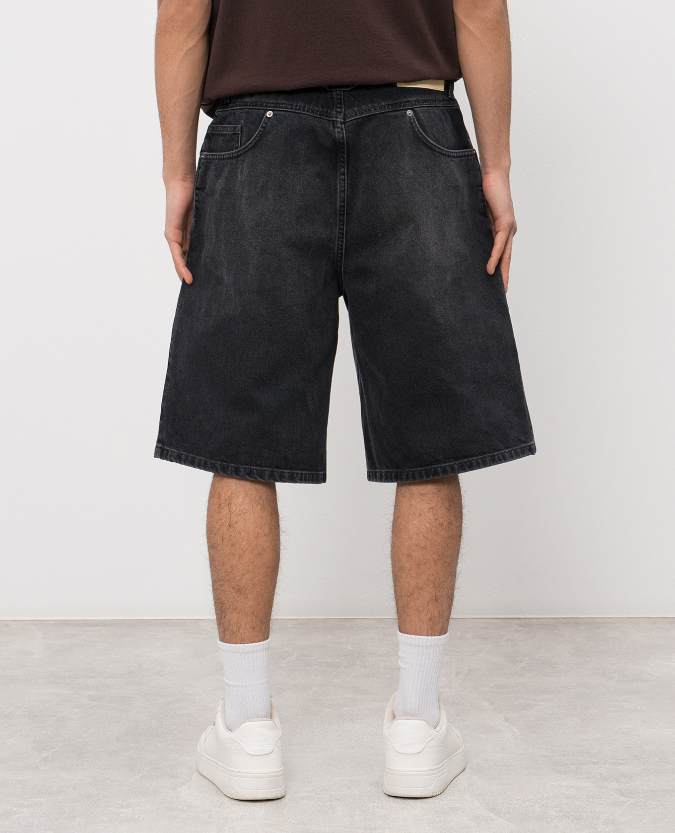 

Invert grey denim shorts Axel Arigato