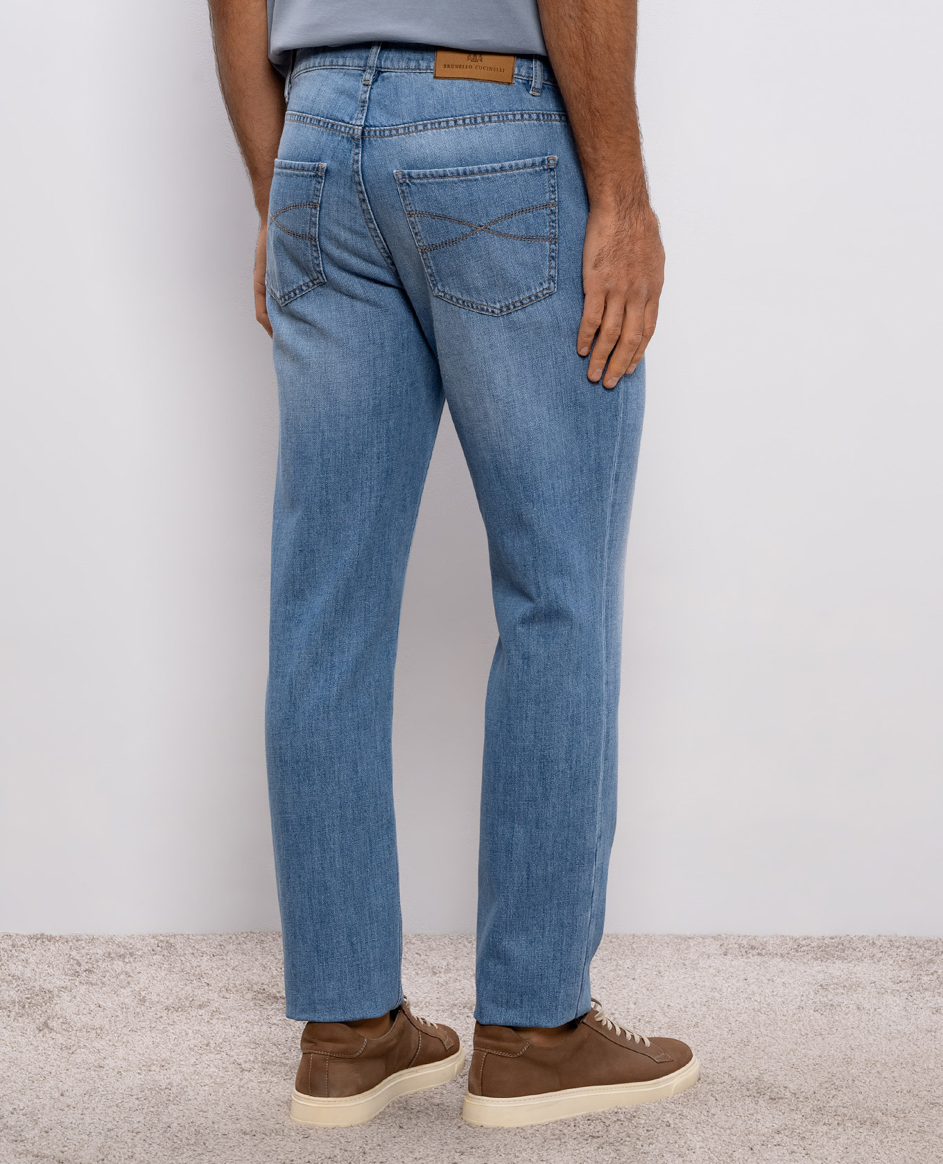 Blue jeans with embroidered emblem Brunello Cucinelli 4