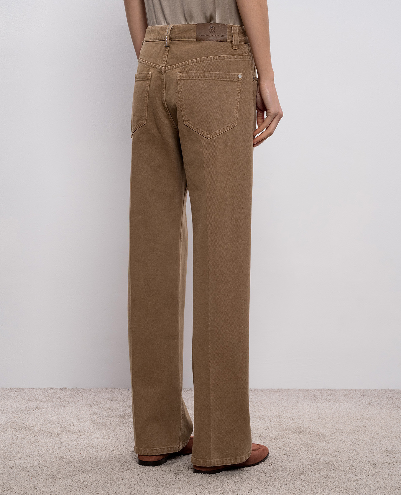 Brown jeans with logo patch Brunello Cucinelli 4