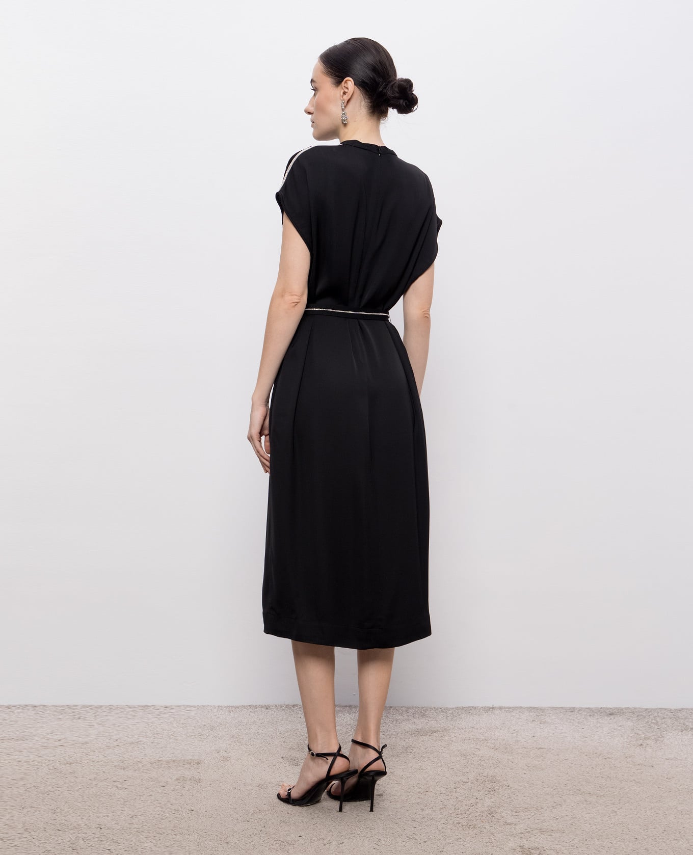 Black dress with monil chain Peserico 3