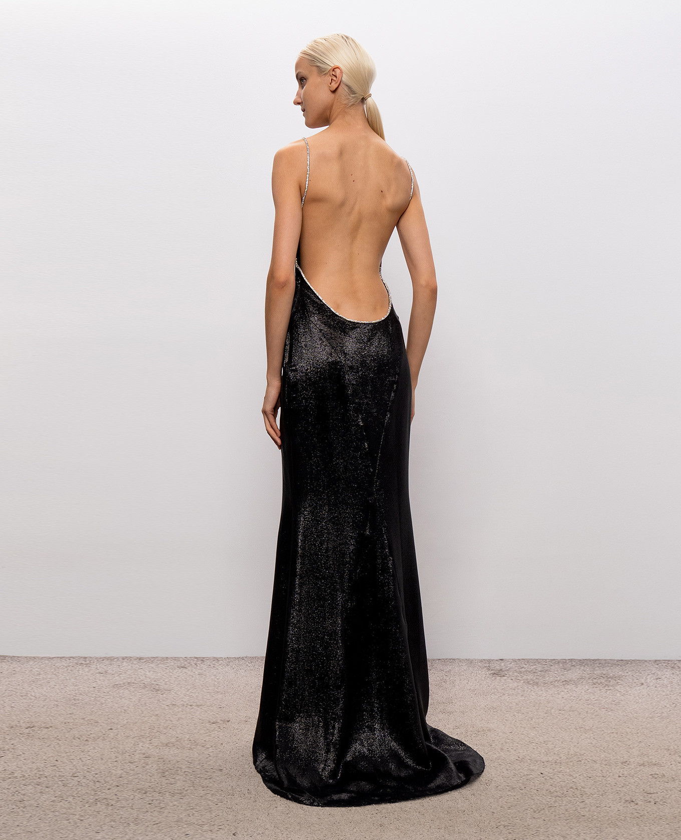 Black dress with an open back Tom Ford 3