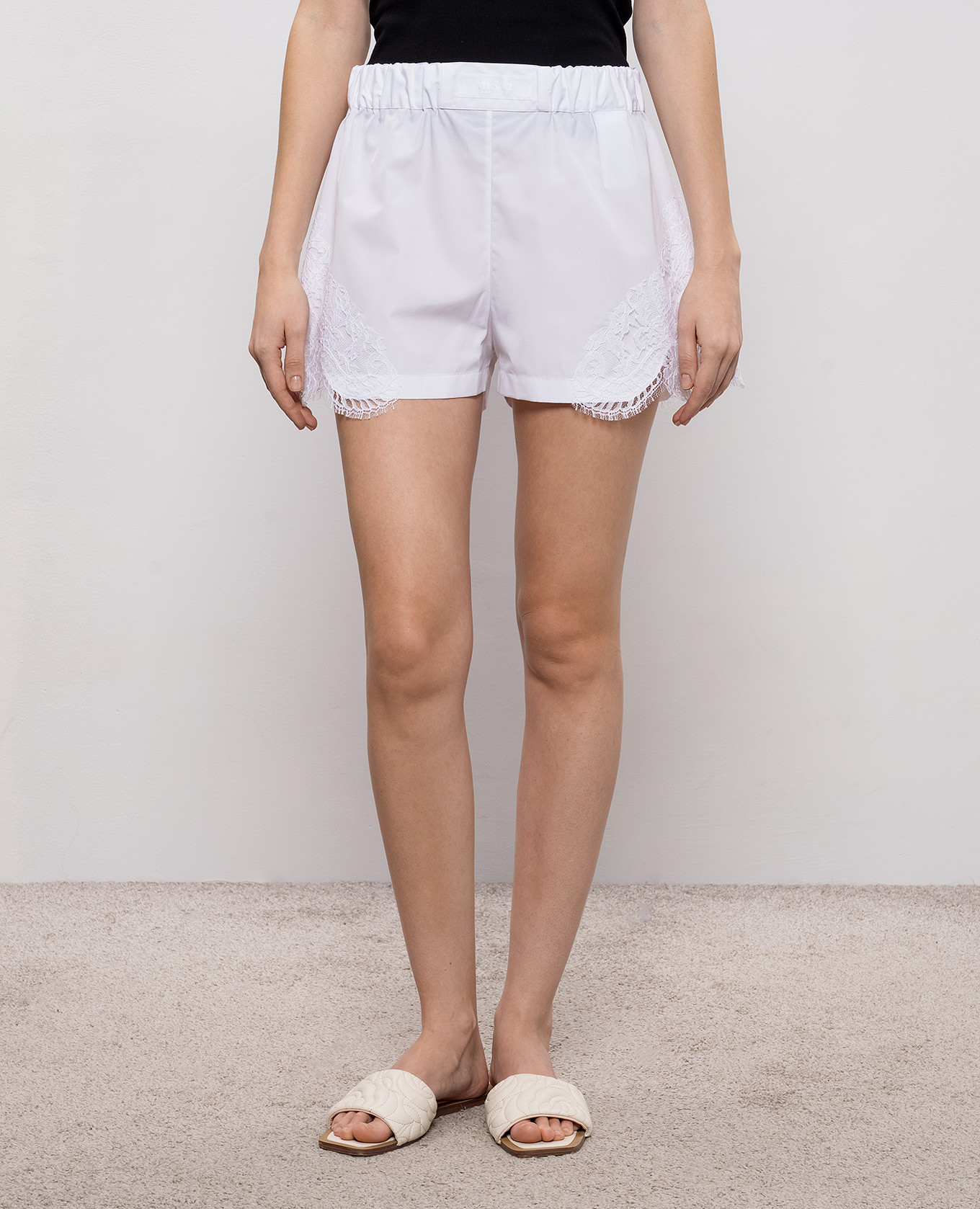 White shorts with lace Versace 2