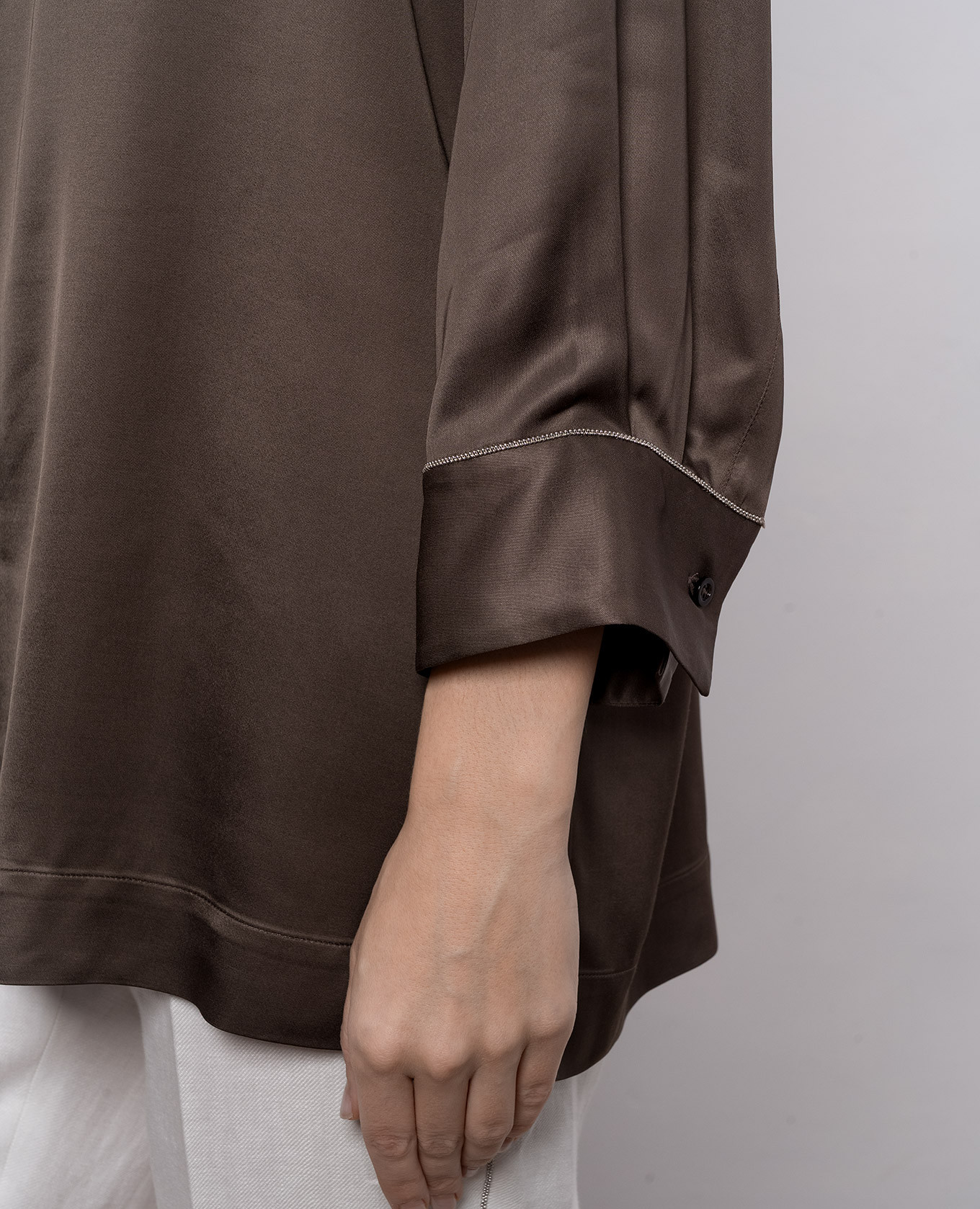 

Brown blouse with monil chain Peserico