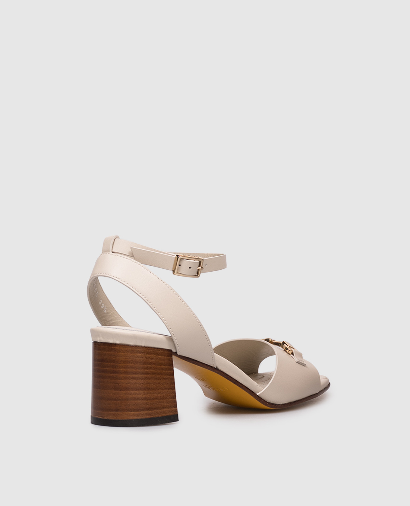 

Ivory leather sandals Doucal's, Beige