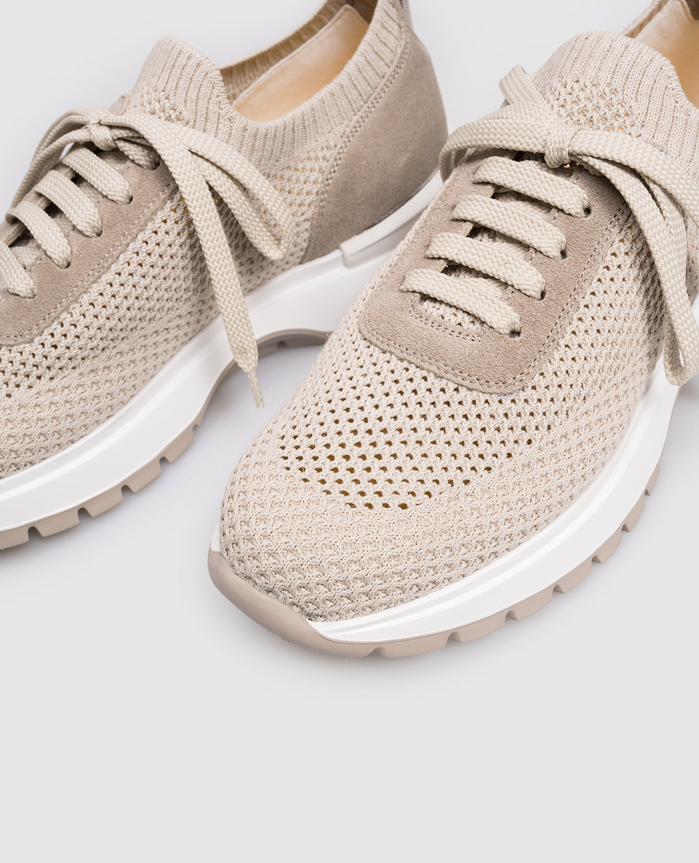 

Beige sneakers with textured logo Doucal's