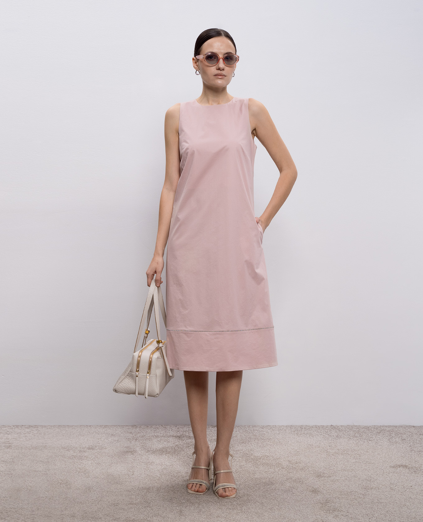 

Pink dress with monil chain Peserico