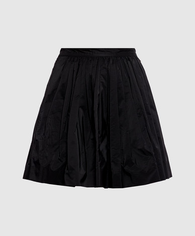 Falda negra con drapeado