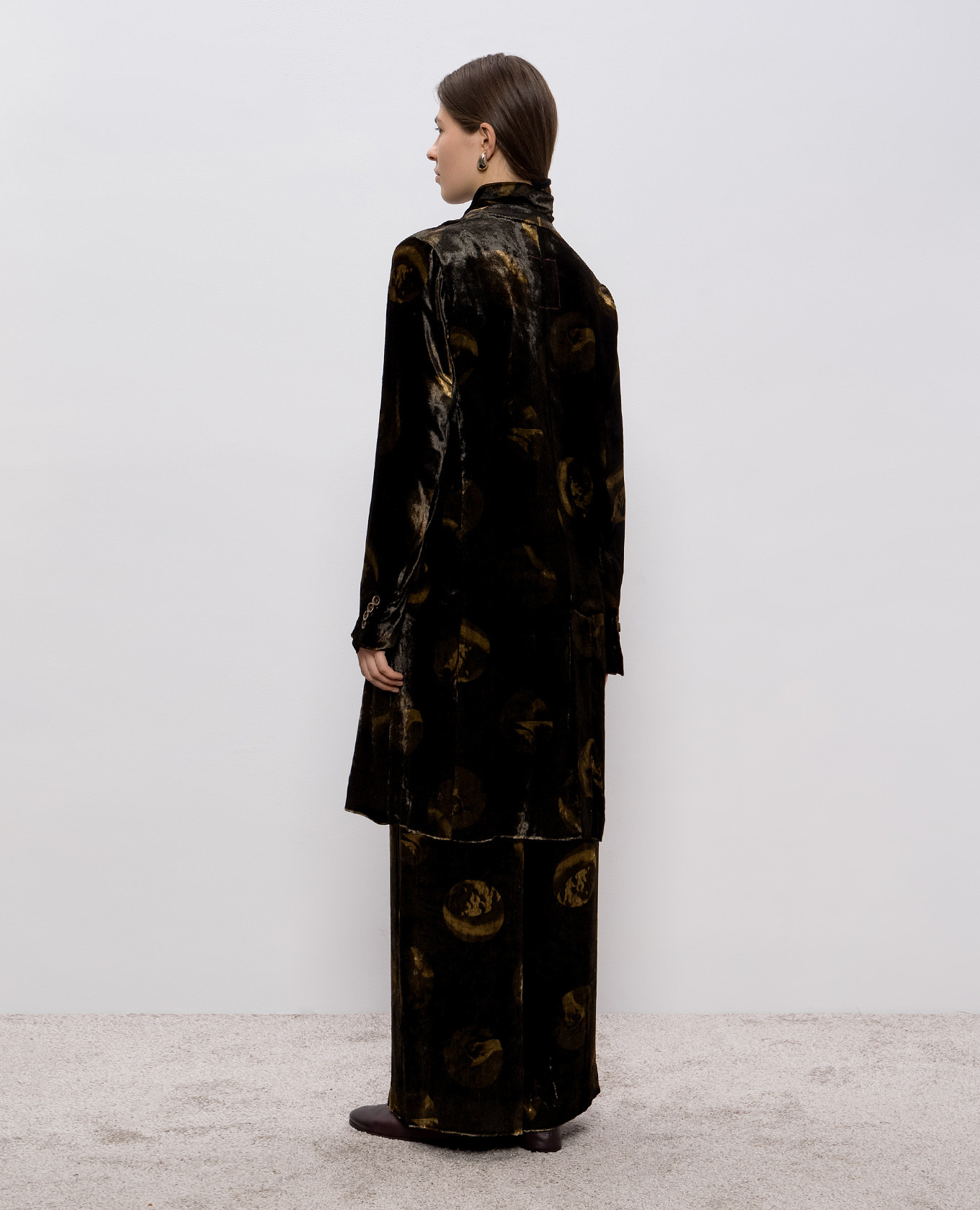 

Khaki velvet long jacket with silk UMA WANG